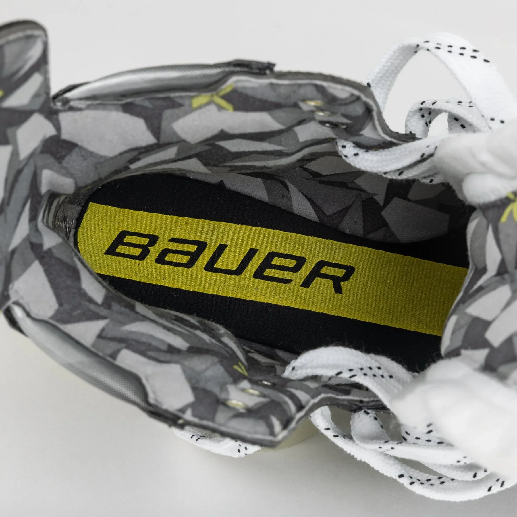 Bauer Vapor X3 Senior Roller Hockey Skates - Image 3